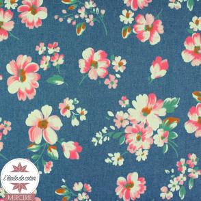 Tissu coton chambray by Poppy - Fleurs sur fond bleu