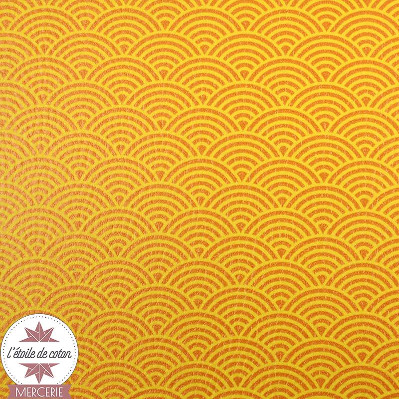 Simili cuir fin vagues jaune - coupon 50 x 70 cm