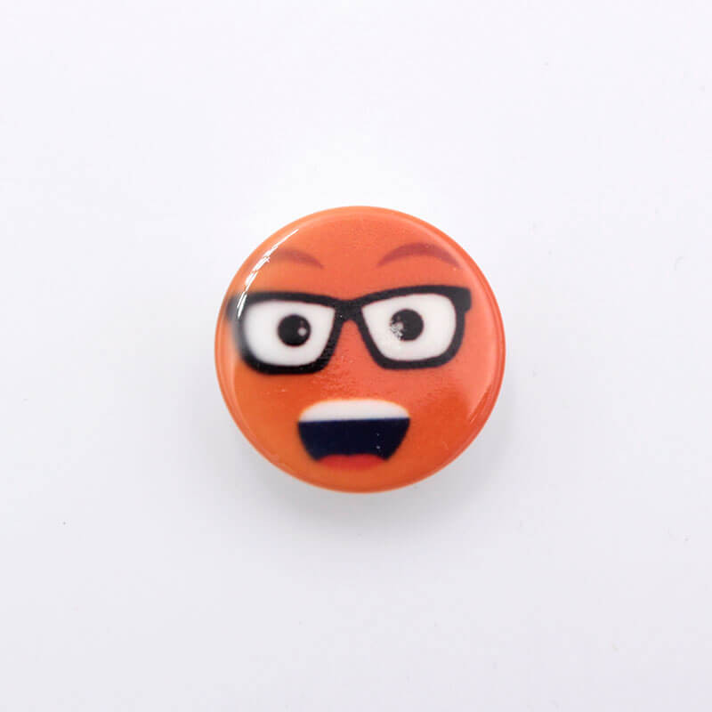 Bouton smiley orange à lunettes - 18 mm